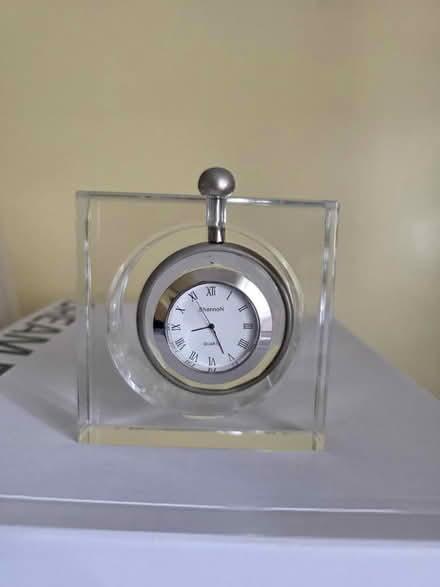 Photo of free glass block desk clock (South Ozone Park) #1