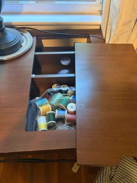 Photo of free desk (Lynn) #3