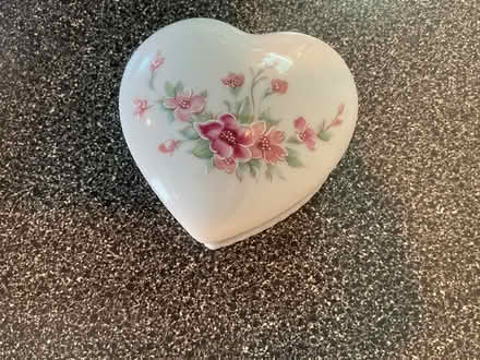 Photo of free heart shaped jewelry box/holder (Albertson, NY) #1