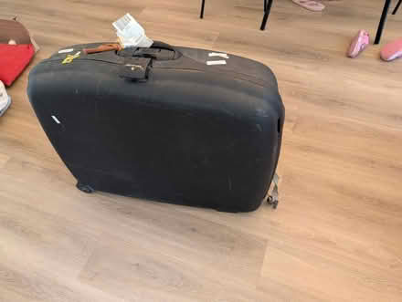 Photo of free Samsonite suit case - hard shelll (New Greens AL3) #1