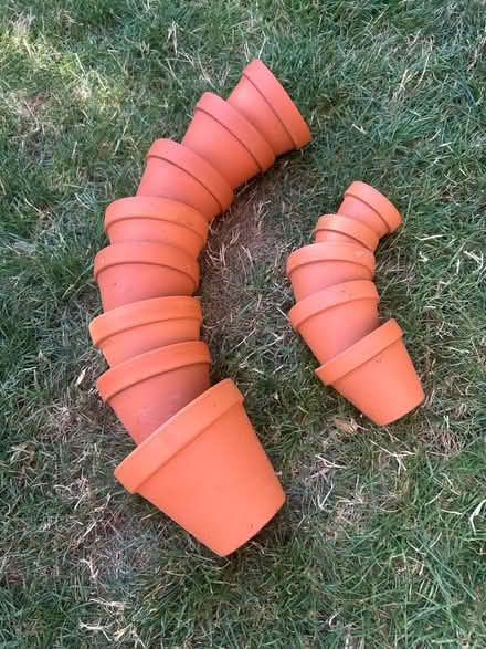 Photo of free Selection of terracotta pots (Hook RG27) #1