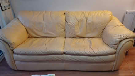 Photo of free Settee (Dalston E8) #1