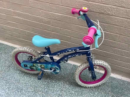 Photo of free Child’s bicycle with stabilisers (Sk12) #1