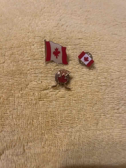 Photo of free Canada pins (Aurora SW) #1