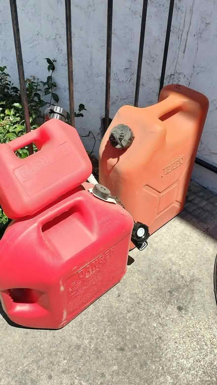 Photo of free gas cans (Off Bernardo and El Camino) #1