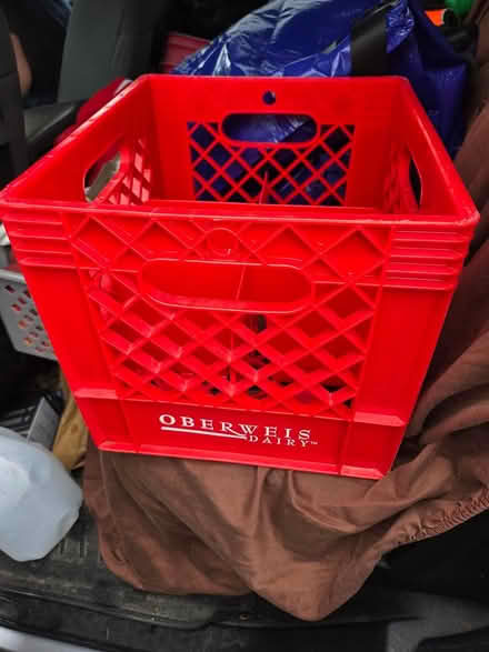 Photo of free Oberweis plastic carry crate 6-pack (Elmhurst near Berens Park) #2