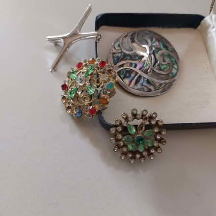 Photo of free 4 brooches - NB costume jewellery (Fords Farm RG31) #1
