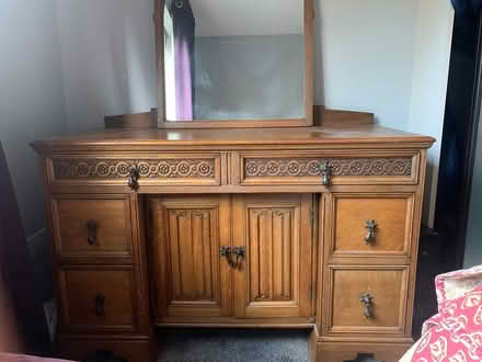 Photo of free Draws and mirror (Lu4 9uf) #1