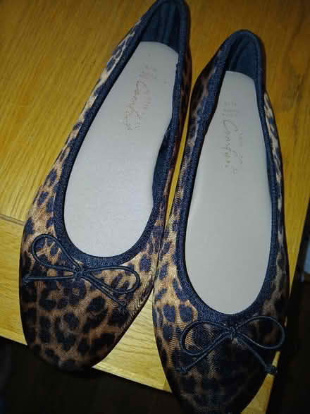 Photo of free Size 6 (Parkhead EH11) #1