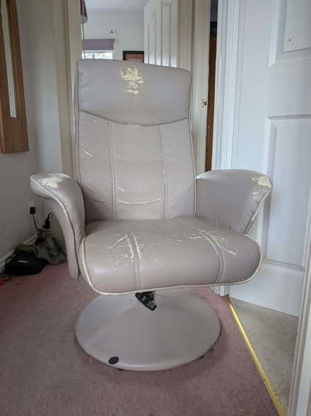 Photo of free Office / desk chair (Wymondham NR18) #1