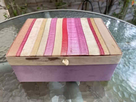 Photo of free fabric covered jewellery box (Cogges OX28) #1