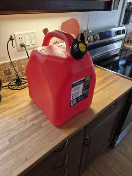 Photo of free Jerry Can (Lawrence and Warden Avenues) #1