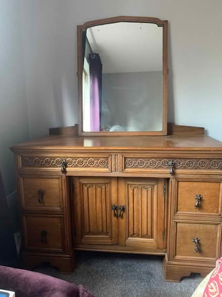 Photo of free Draws and mirror (Lu4 9uf) #2