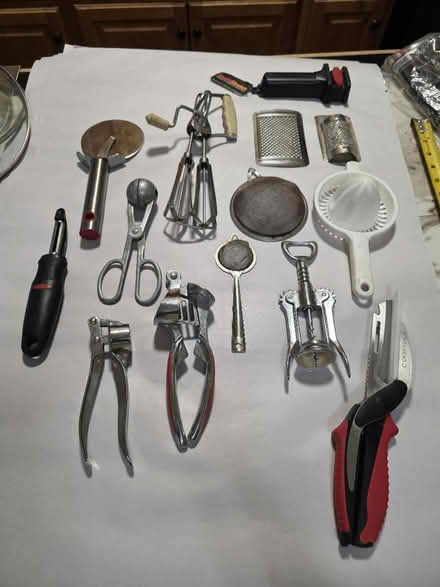 Photo of free Assorted kitchen tools (South Ozone Park) #1