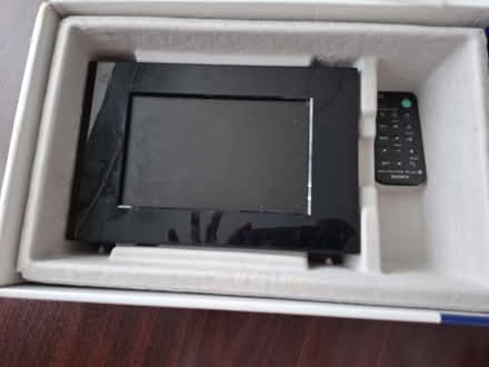 Photo of free Sony Digital S-Frame With Remote (Manchester M12) #4