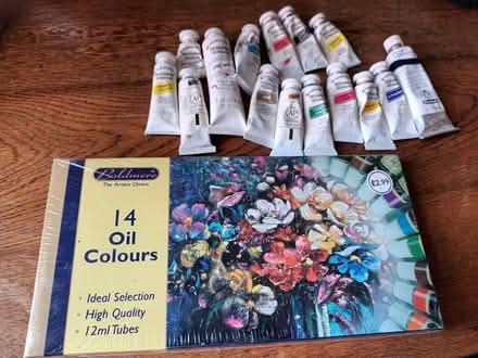 Photo of free Gouache paints and oil pastels (Frankwell SY3) #1