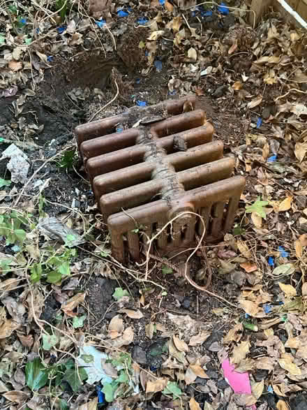 Photo of free Old Cast iron radiator (Tunbridge wells TN4) #1