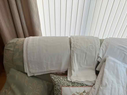 Photo of free White cotton duvet covers with pillow cases & base sheet, (Hartley DA3) #2