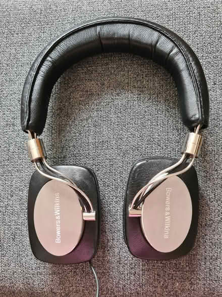 Photo of free Bowers & Wilkins on-ear headphones (Halton LS15) #1