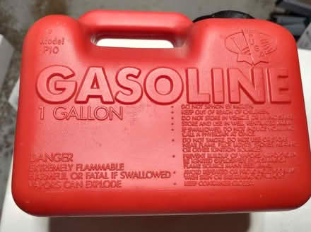 Photo of free 1 Gallon portable plastic Gas Can (Saugus) #1