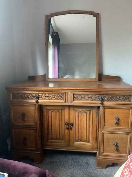 Photo of free Draws and mirror (Lu4 9uf) #3