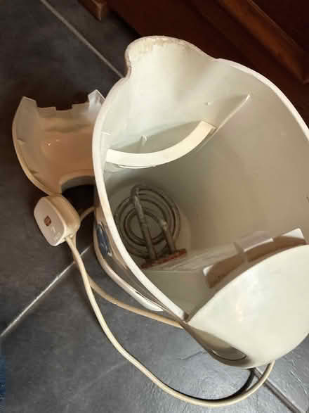 Photo of free Morphy Richards white kettle (Central Watford WD17) #2