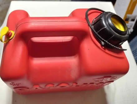 Photo of free 1 Gallon portable plastic Gas Can (Saugus) #2