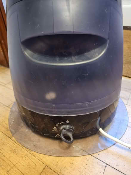 Photo of free Philips freestanding clothes steamer (St Albans AL1) #4