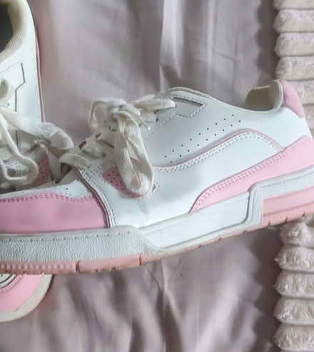 Photo of free 2 pairs size 7 ladies trainers (Town Parks BT15) #2