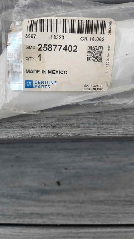 Photo of free GM wiper blade for 2007 GMC Sierra (North end) #1
