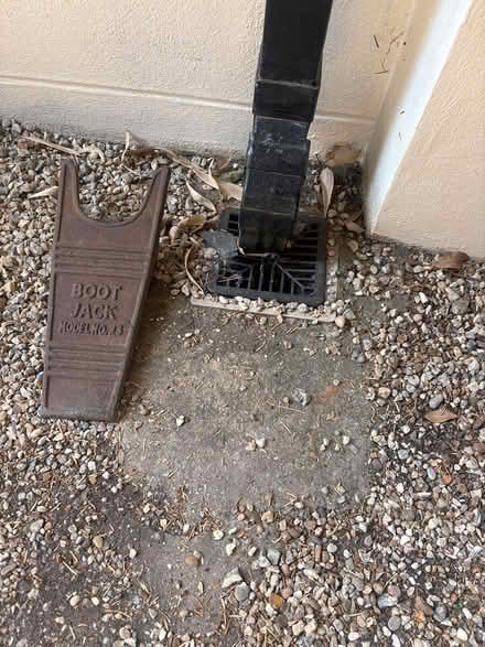 Photo of free 2 baking dishes 1 boot jack (East molesey KT8) #2
