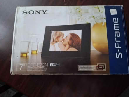 Photo of free Sony Digital S-Frame With Remote (Manchester M12) #2