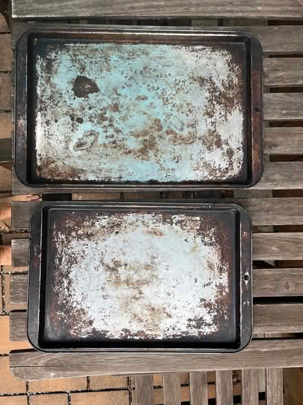 Photo of free Tin pans - lightweight (200th block off 13Th St SE) #1