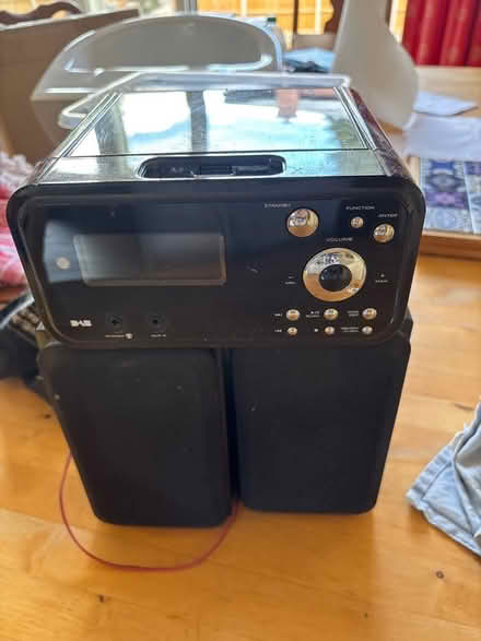 Photo of free Mini CD player and 2 speakers (Ball Hill CV2) #1