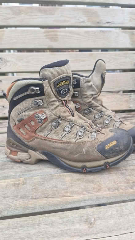 Photo of free Womens hiking boots size 5 (Codnor de5) #2
