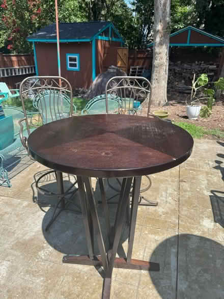 Photo of free bar stools & table (Alexandria Telegraph) #3