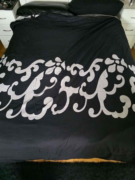 Photo of free Double sized duvet cover and 2 pillow cases (Deptford SE8) #3