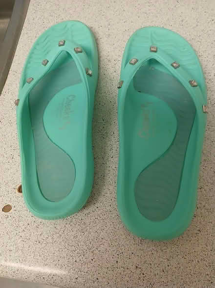 Photo of free Flip flops with toe posts (Meadowvale and 401 area) #4