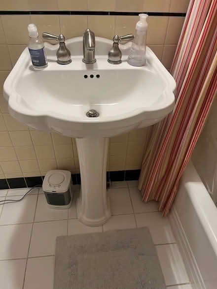 Photo of free Sink pedestal bathroom (4422 Davenport St NW) #4