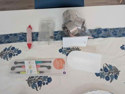 Photo of free Cake and dessert decorating tools (near Central Park) #1