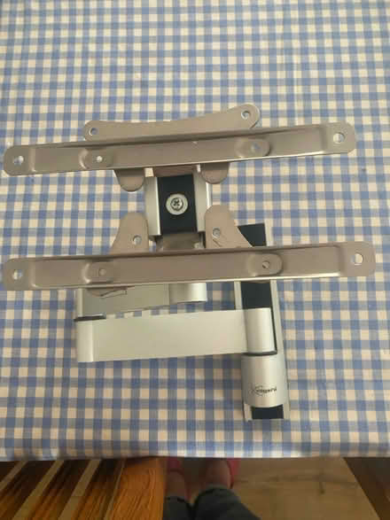 Photo of free wall mounted bracket for tv (Aldwick PO21) #1