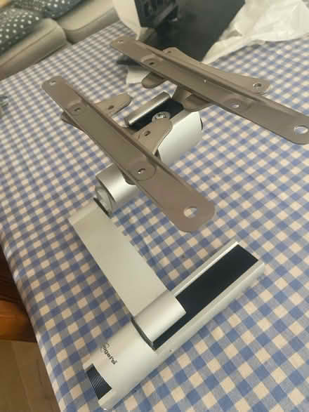 Photo of free wall mounted bracket for tv (Aldwick PO21) #4