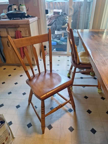 Photo of free table and 5 chairs (Off Bernardo and El Camino) #1