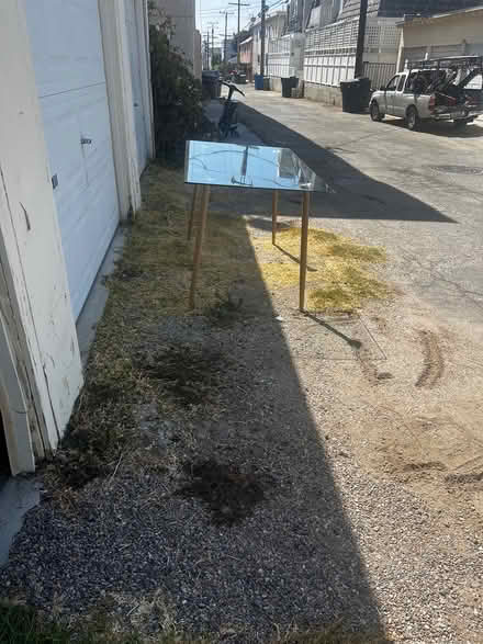 Photo of free Glass dinner tablr (1028 17th St, Santa Monica) #3