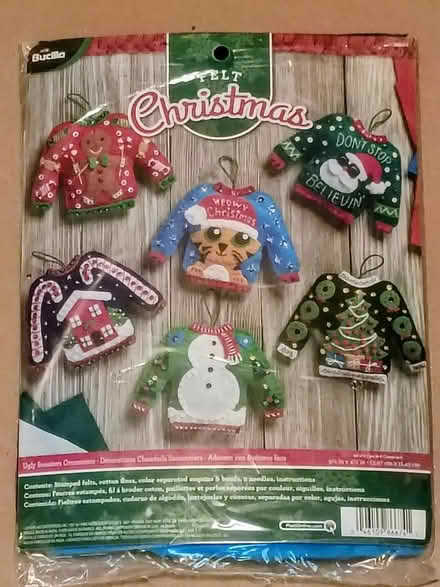 Photo of free Xmas felt ornament kit (W section, Bowie) #1