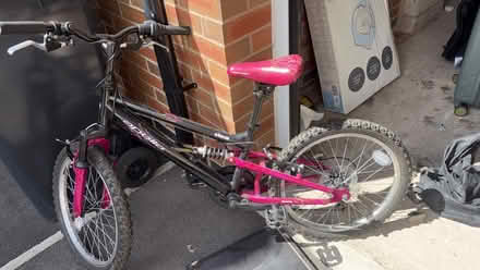 Photo of free Bicycle (Hem Heath ST4) #1