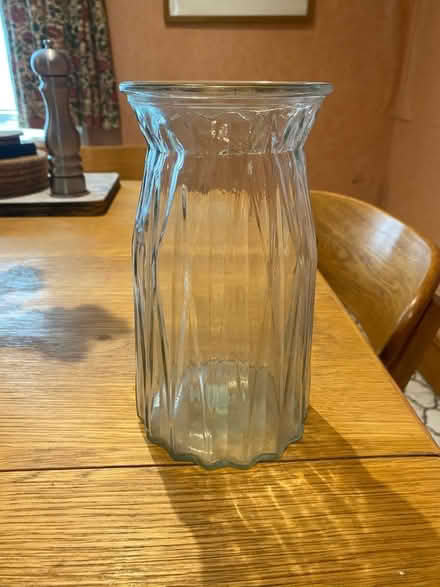 Photo of free Glass vase (islington N1) #1