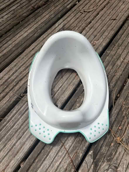 Photo of free Toilet seat (St John’s park RH15) #1