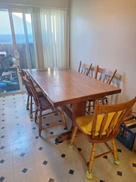 Photo of free table and 5 chairs (Off Bernardo and El Camino) #3
