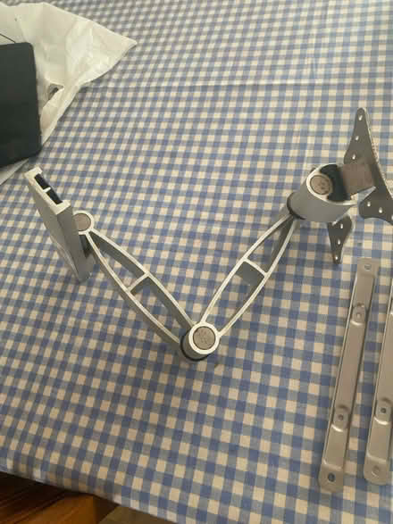Photo of free wall mounted bracket for tv (Aldwick PO21) #3